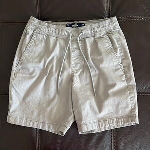 Hollister Men’s Gray Flat Front Jogger Shorts